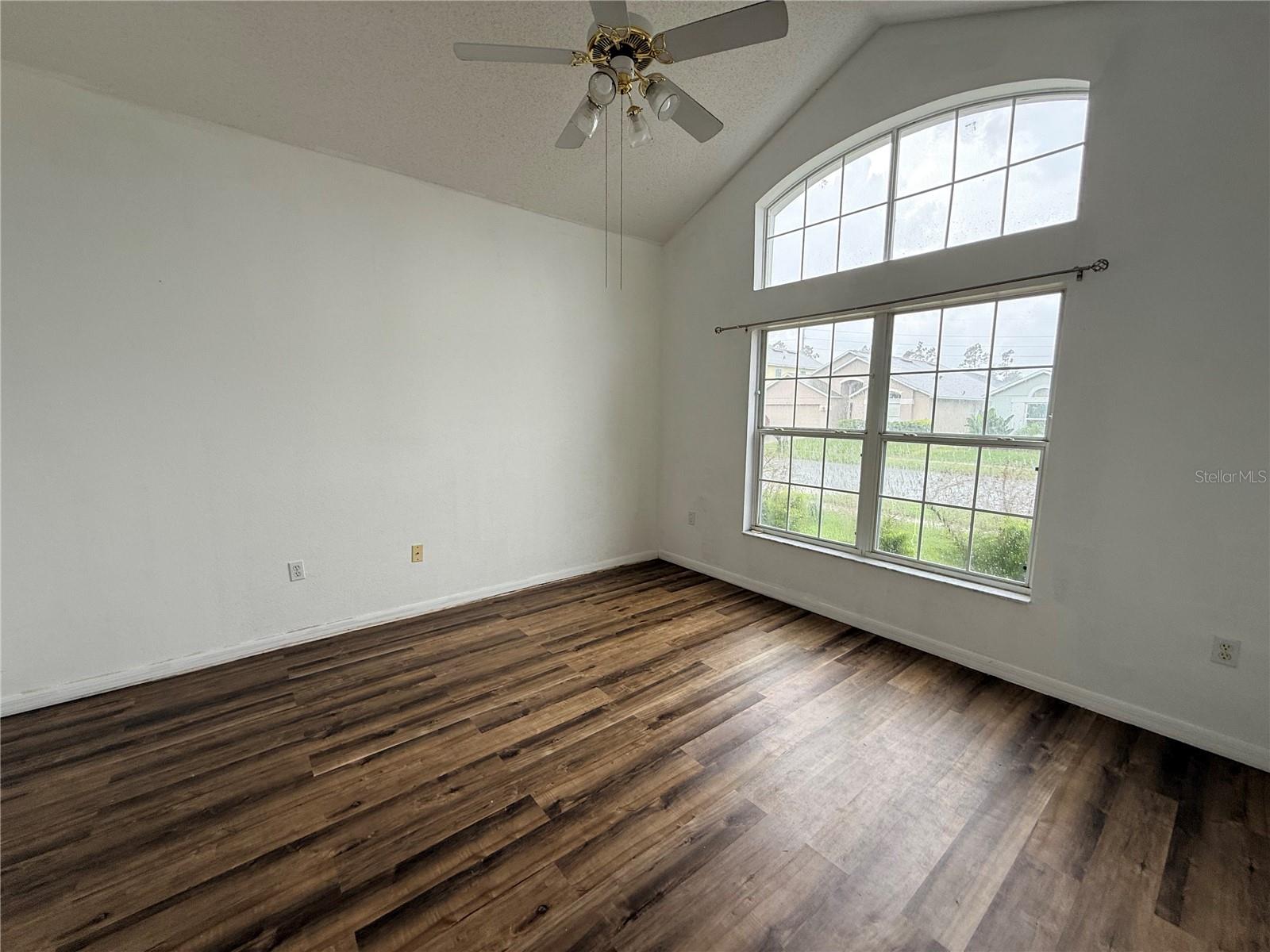 2918 Blooming Alamanda Loop Property Photo 9