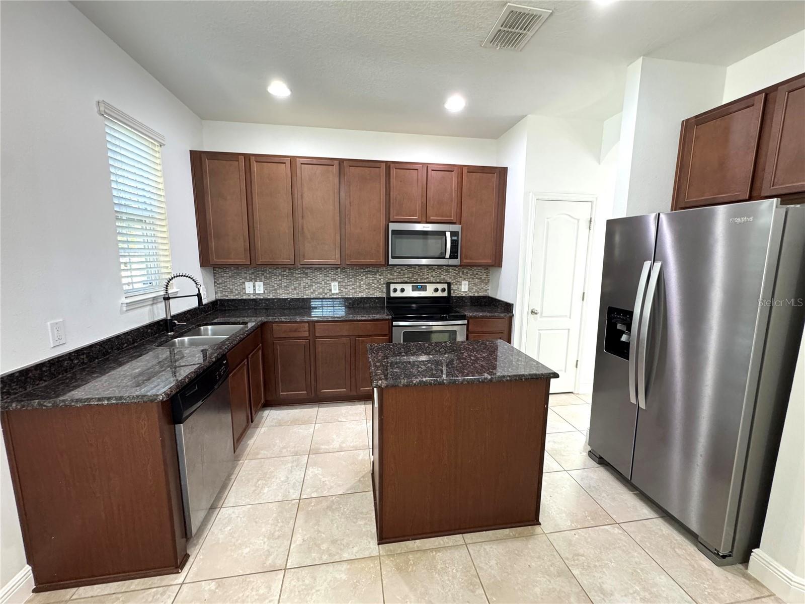 12784 Garridan Ave Property Photo 5
