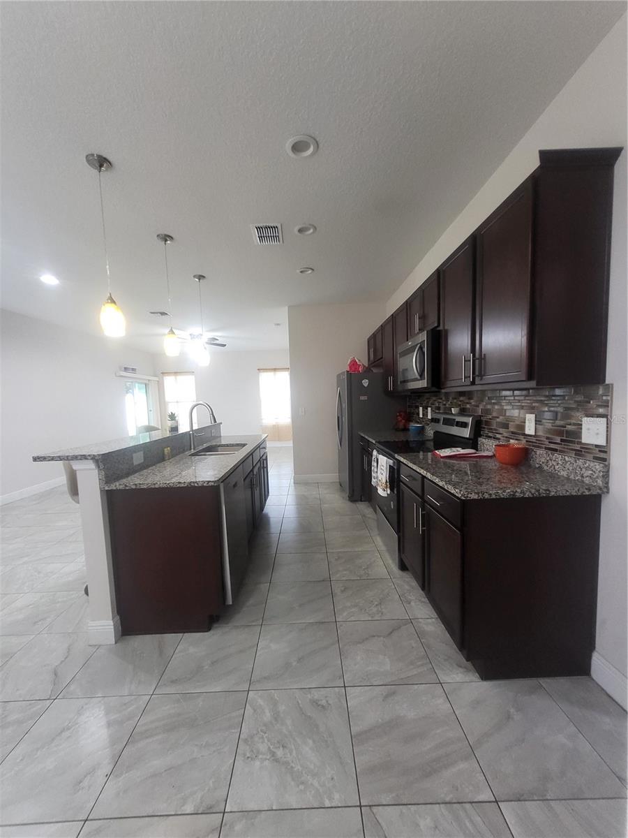 586 Geraldine Dr Property Photo 7