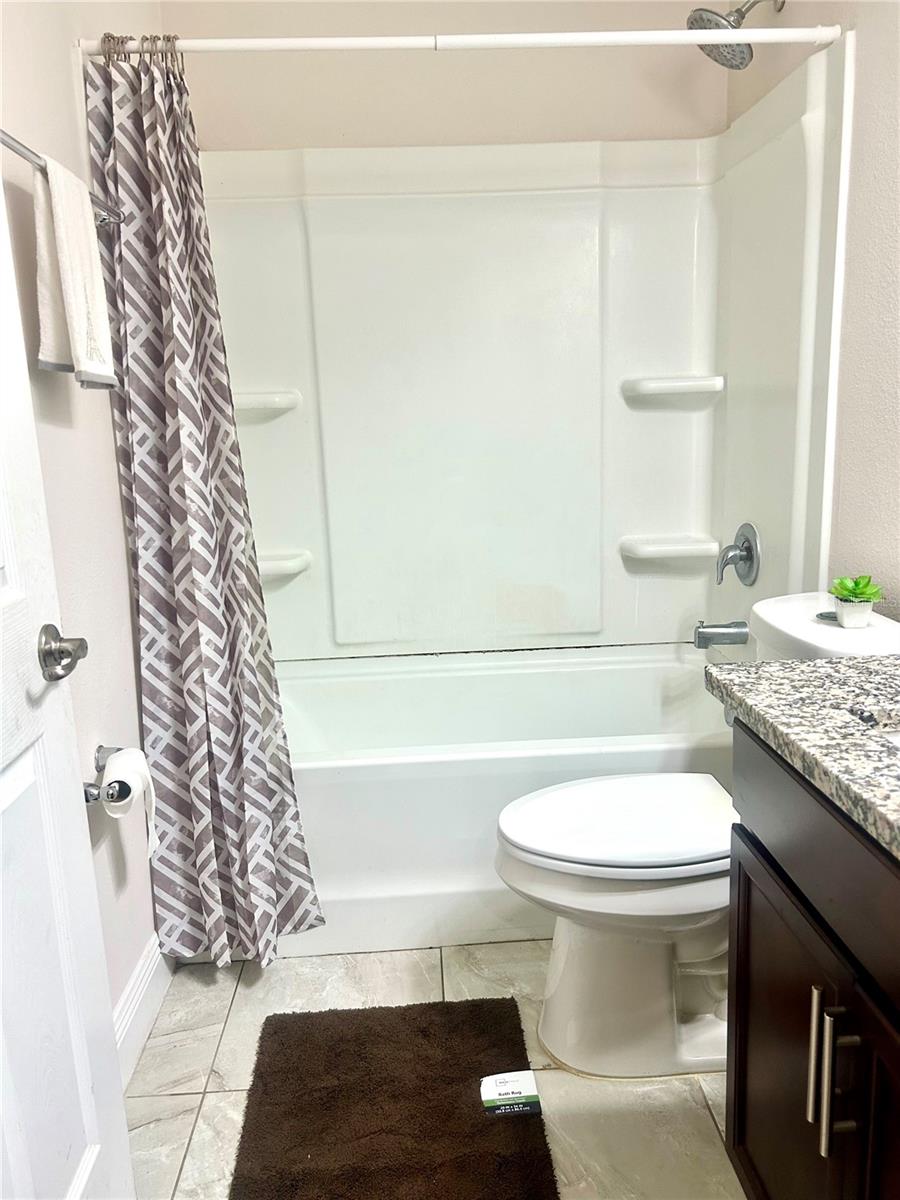 586 Geraldine Dr Property Photo 8