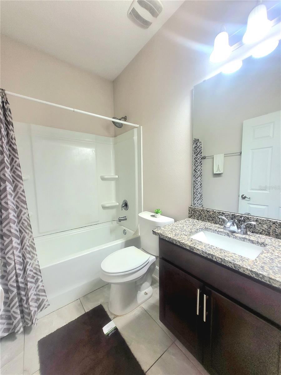 586 Geraldine Dr Property Photo 9
