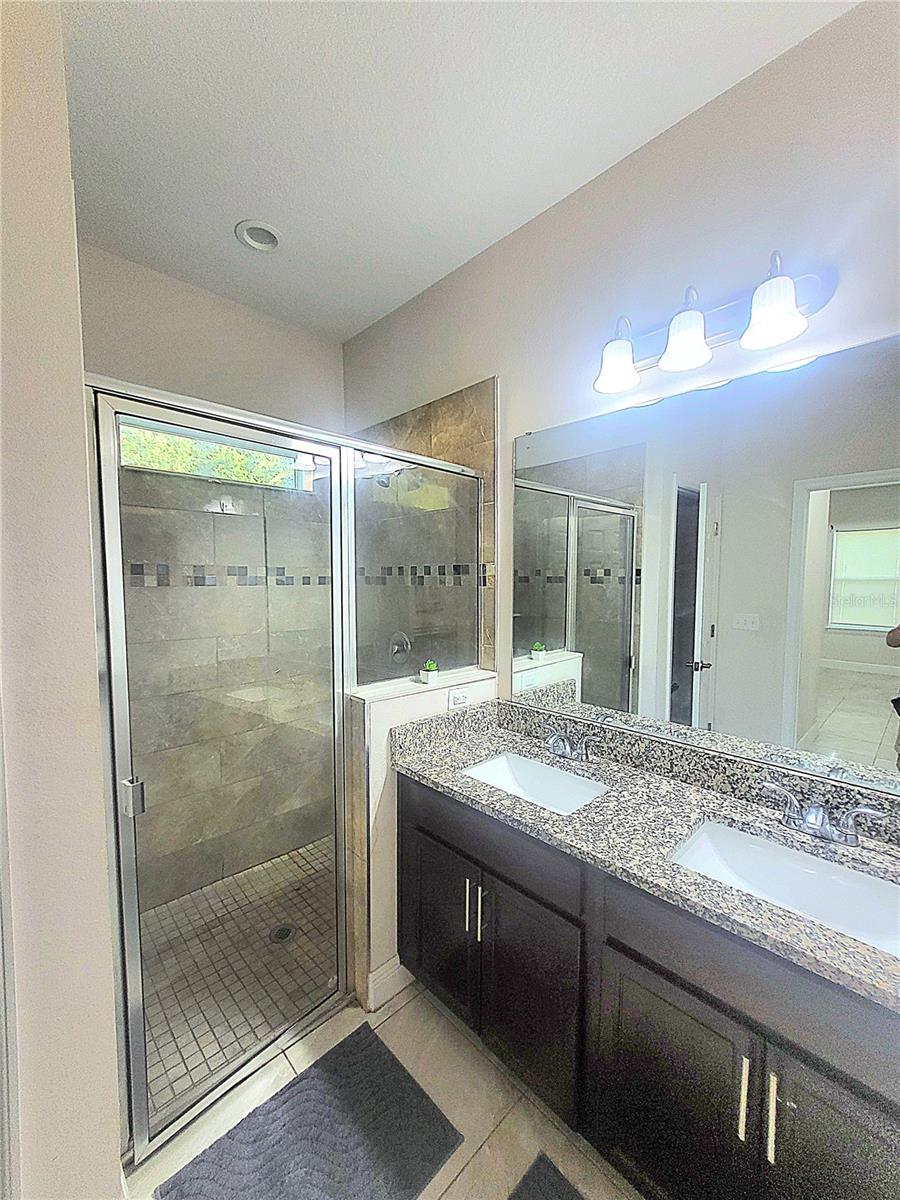 586 Geraldine Dr Property Photo 16