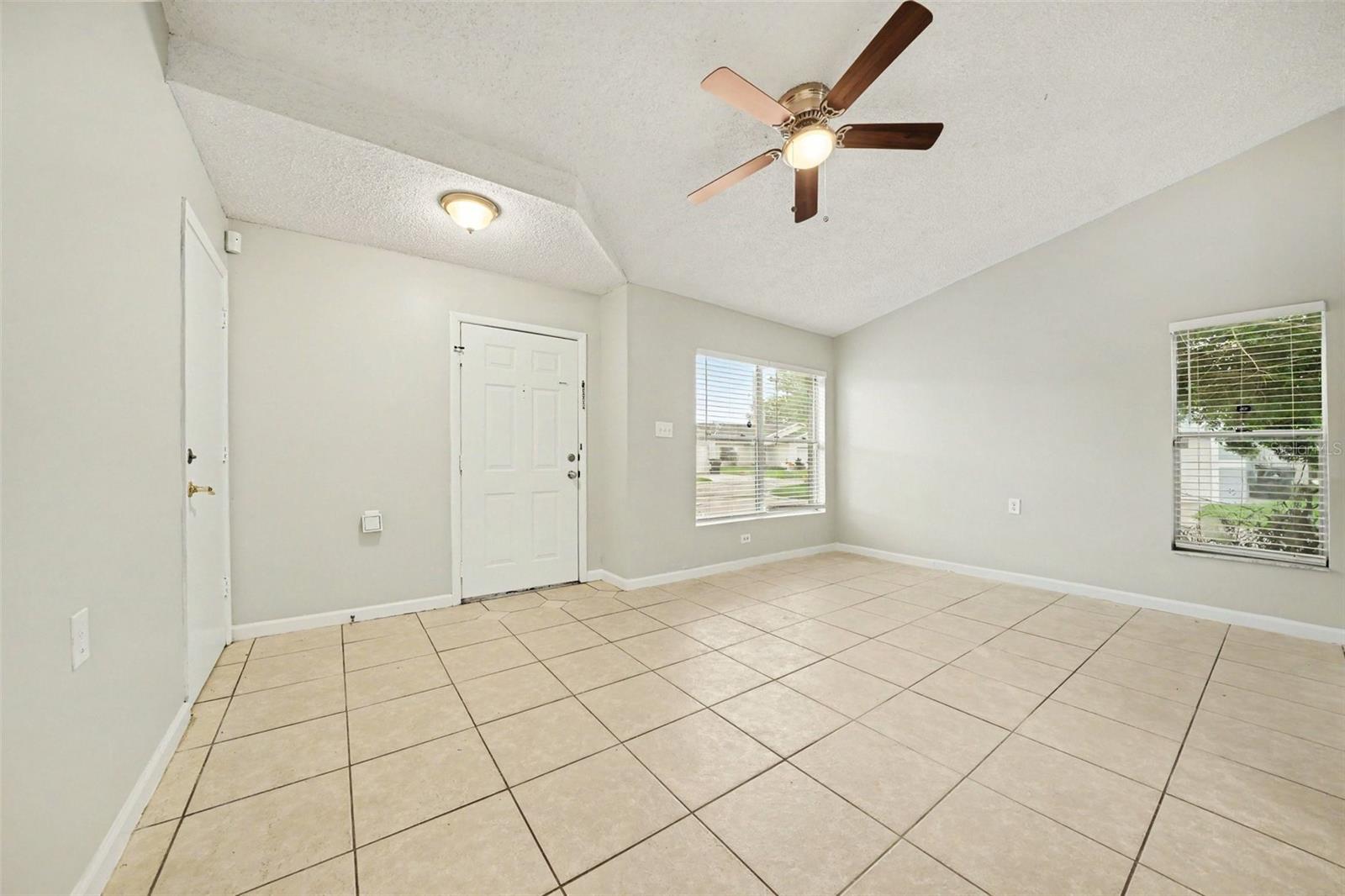 1034 Clovercrest Rd Property Photo 2