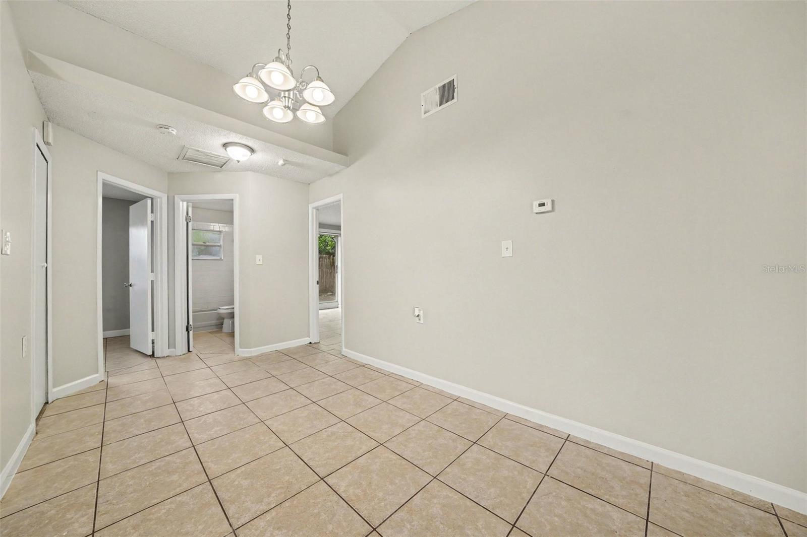 1034 Clovercrest Rd Property Photo 3