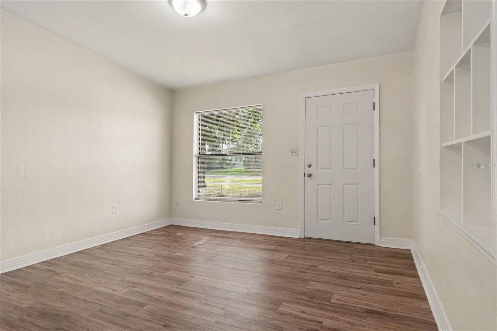 1015 Emeralda Rd Property Photo 3