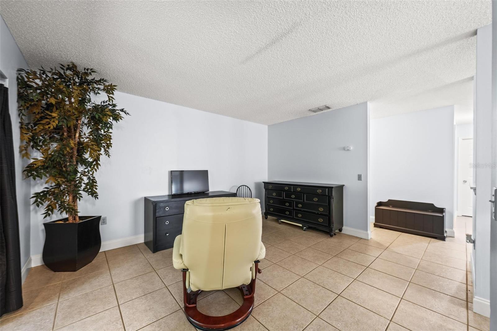 265 Spring Dr #1 Property Photo 6