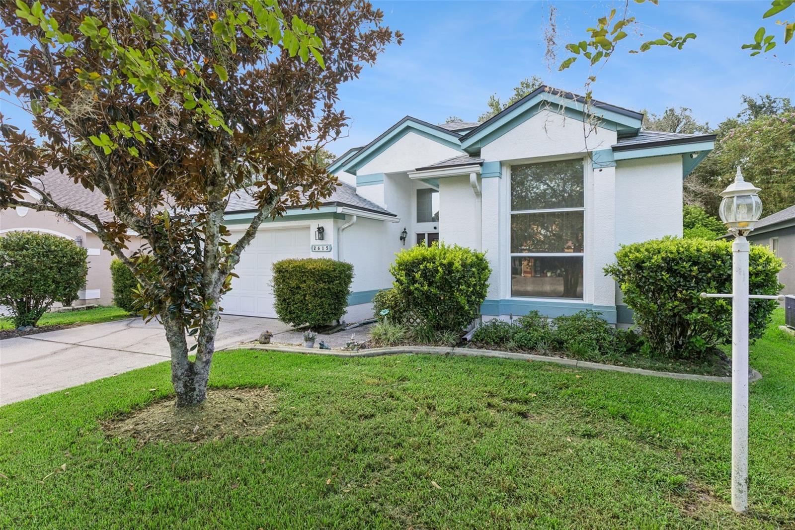 2615 Burwood Ave Property Photo 1
