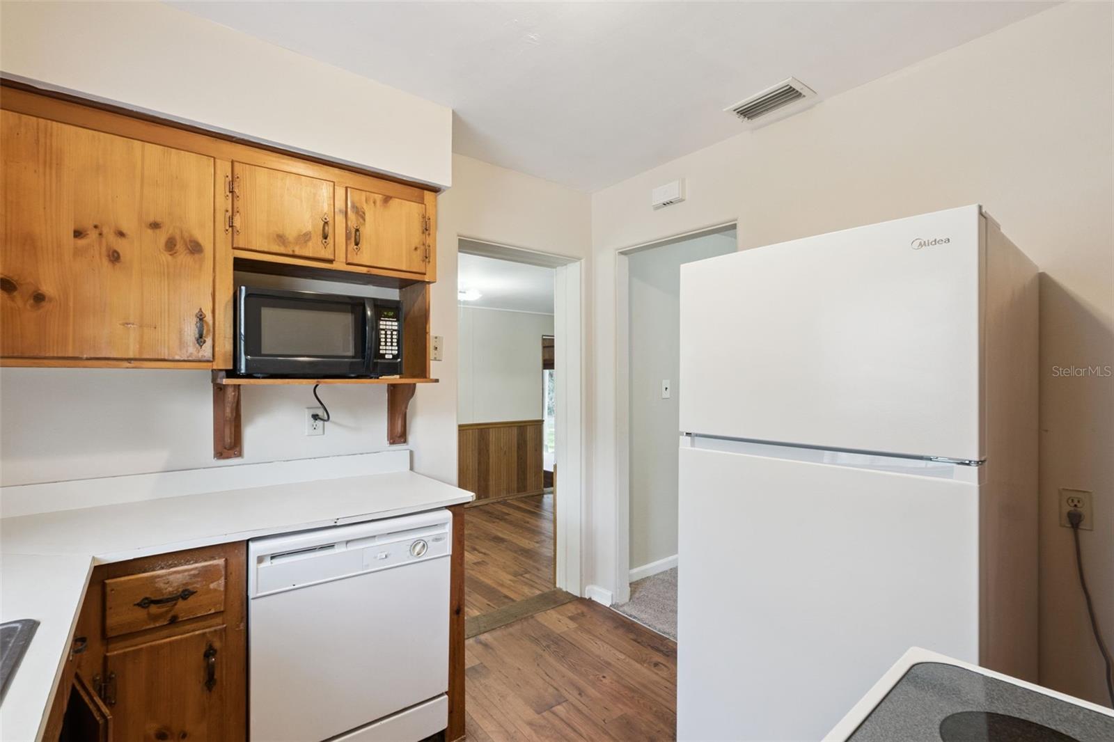 2028 Albert Lee Pkwy Property Photo 5