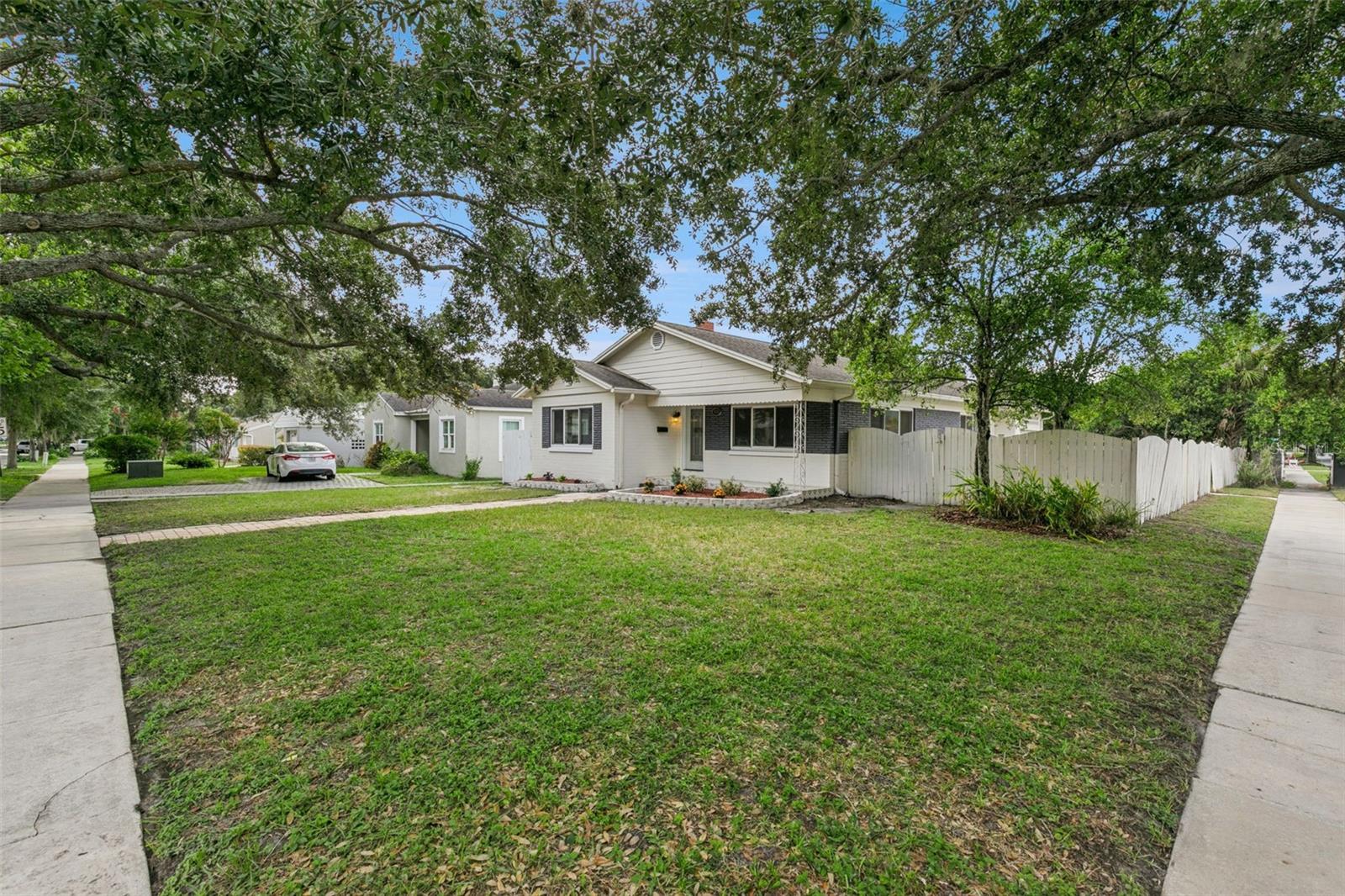 1652 Berkshire Ave Property Photo 2