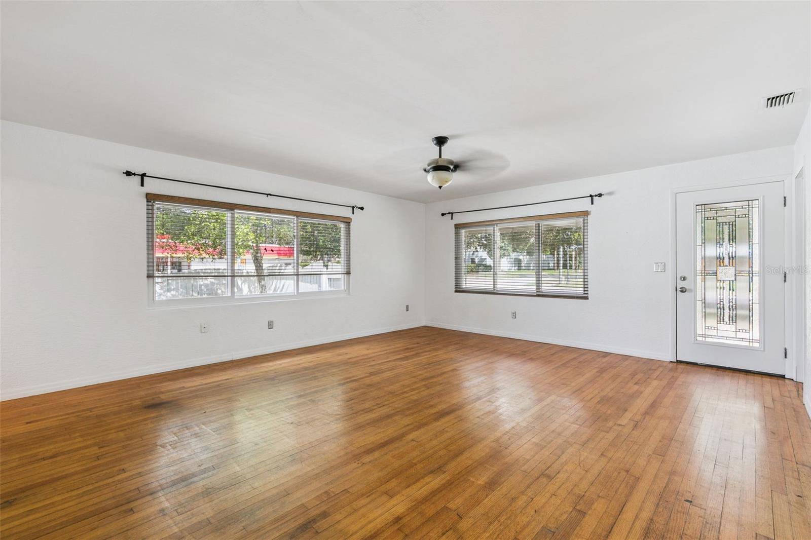 1652 Berkshire Ave Property Photo 5