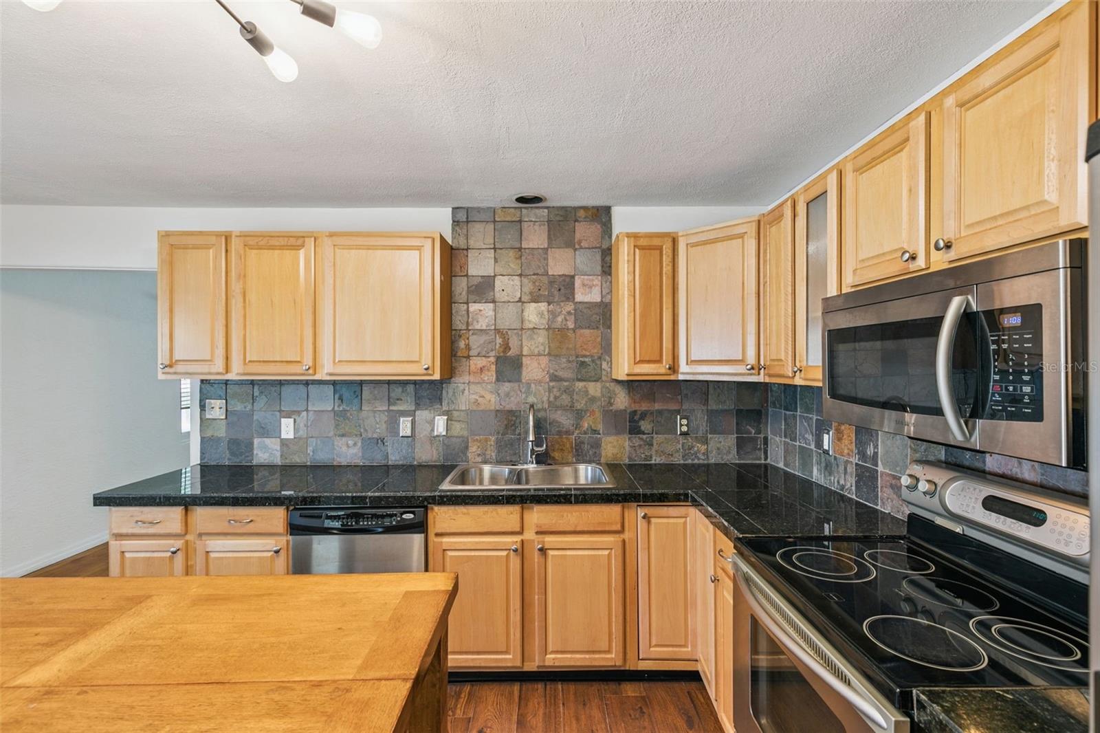 1652 Berkshire Ave Property Photo 10