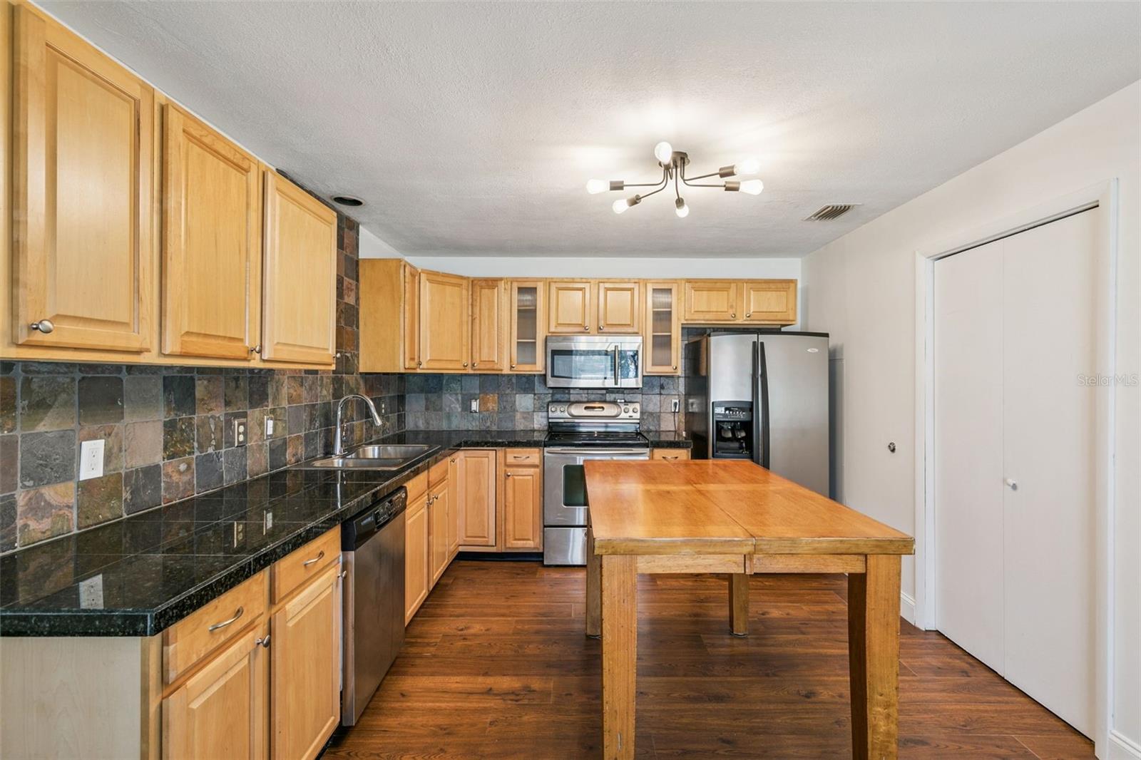 1652 Berkshire Ave Property Photo 11
