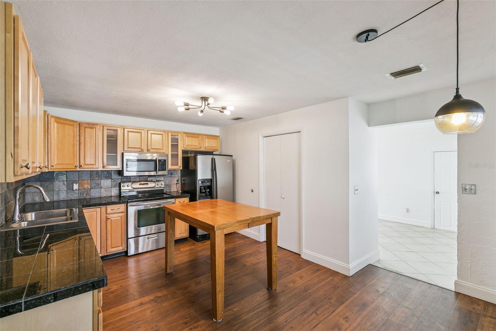 1652 Berkshire Ave Property Photo 12
