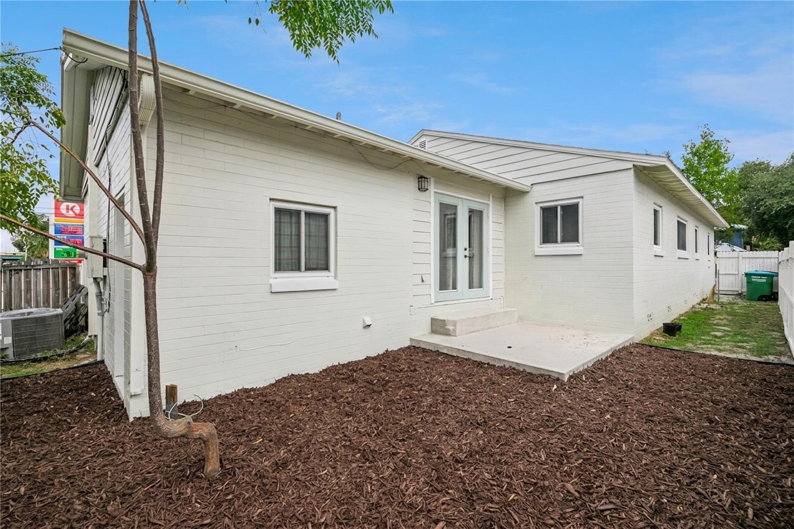 1652 Berkshire Ave Property Photo 16