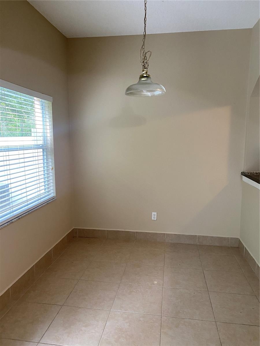 16171 Old Ash Loop Property Photo 5