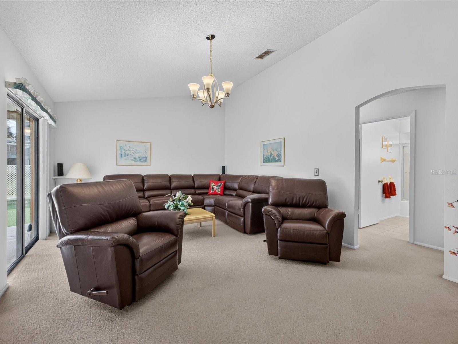 1016 Lester Ridge Ct Property Photo 3