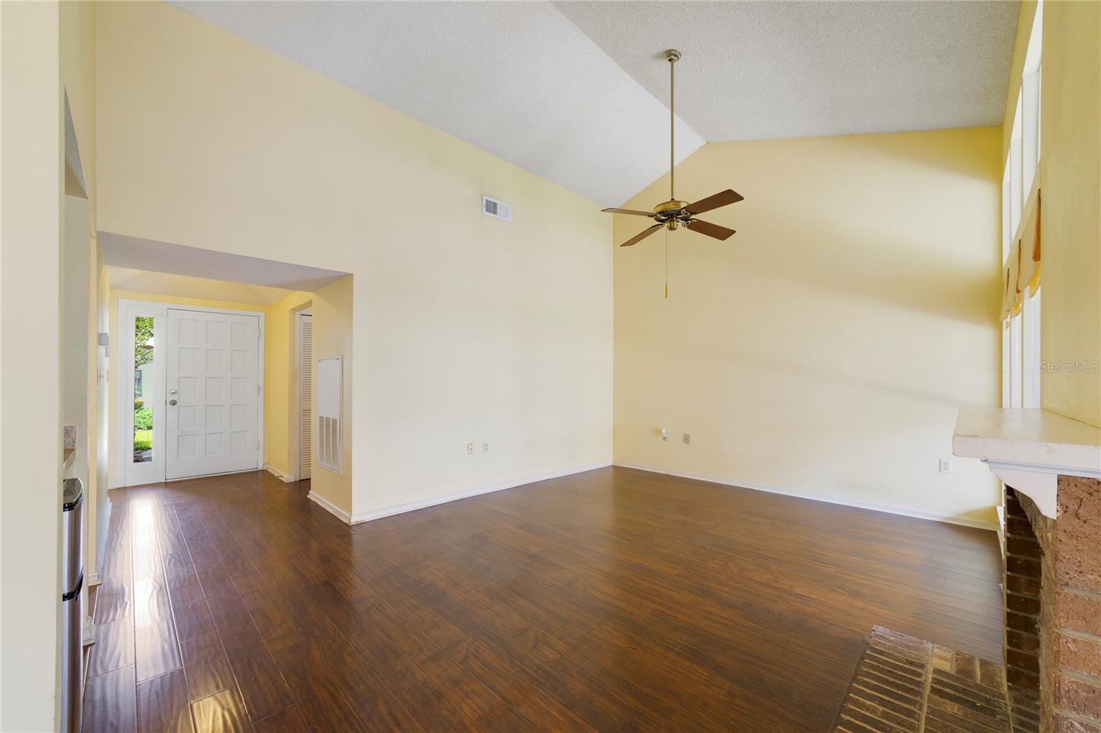260 W Sabal Palm Pl Property Photo 3