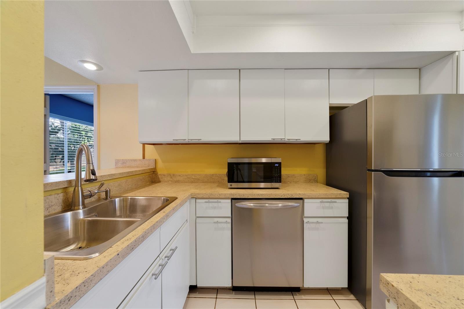 260 W Sabal Palm Pl Property Photo 4