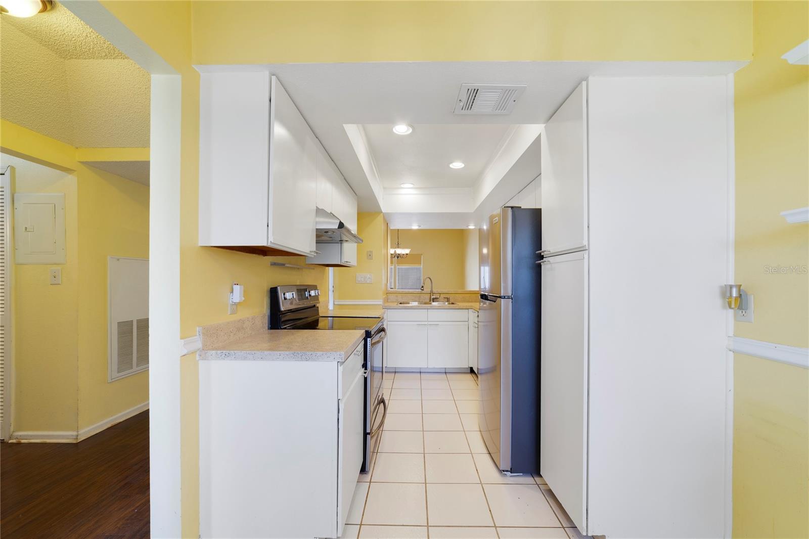260 W Sabal Palm Pl Property Photo 5