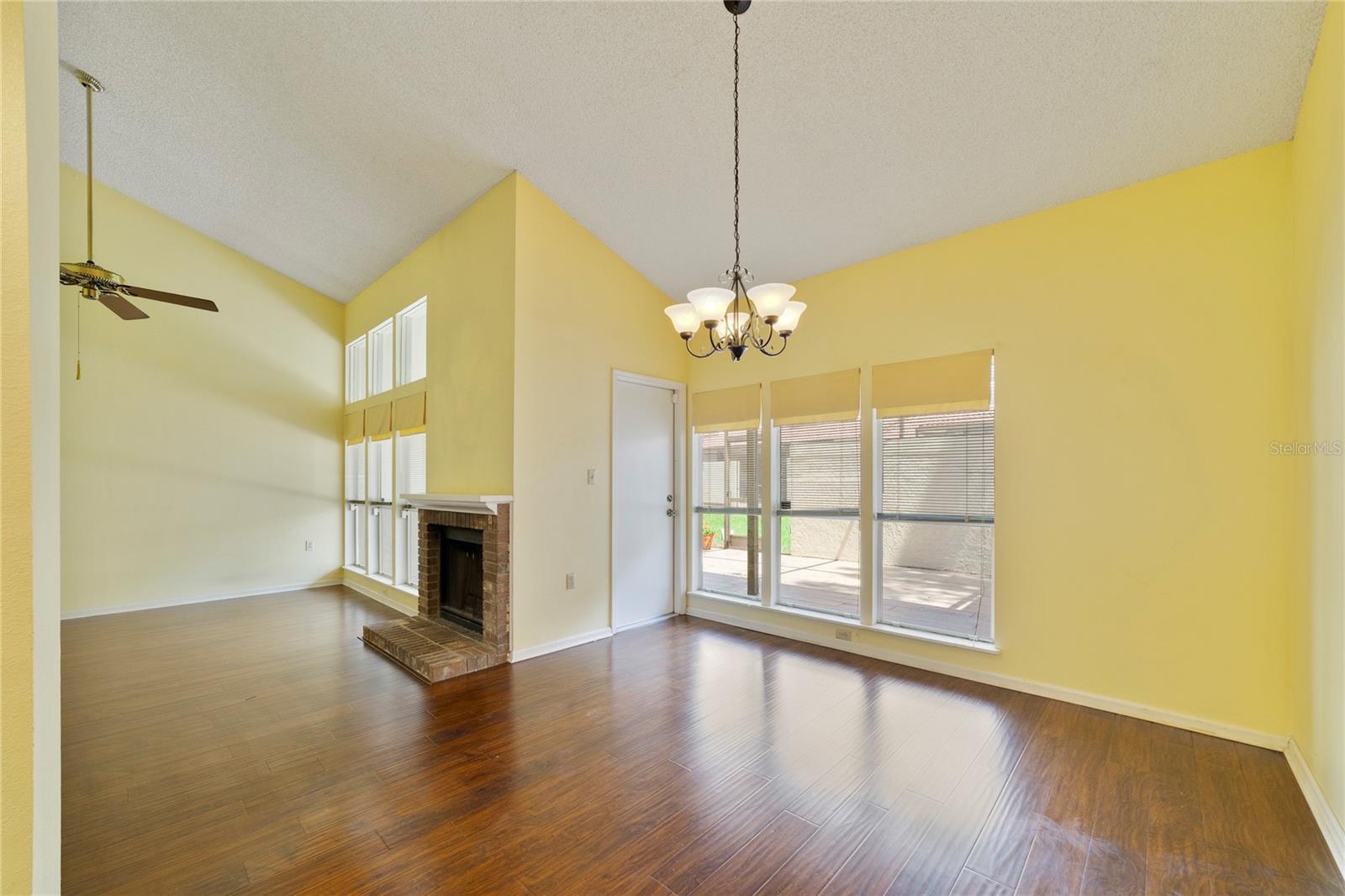 260 W Sabal Palm Pl Property Photo 8