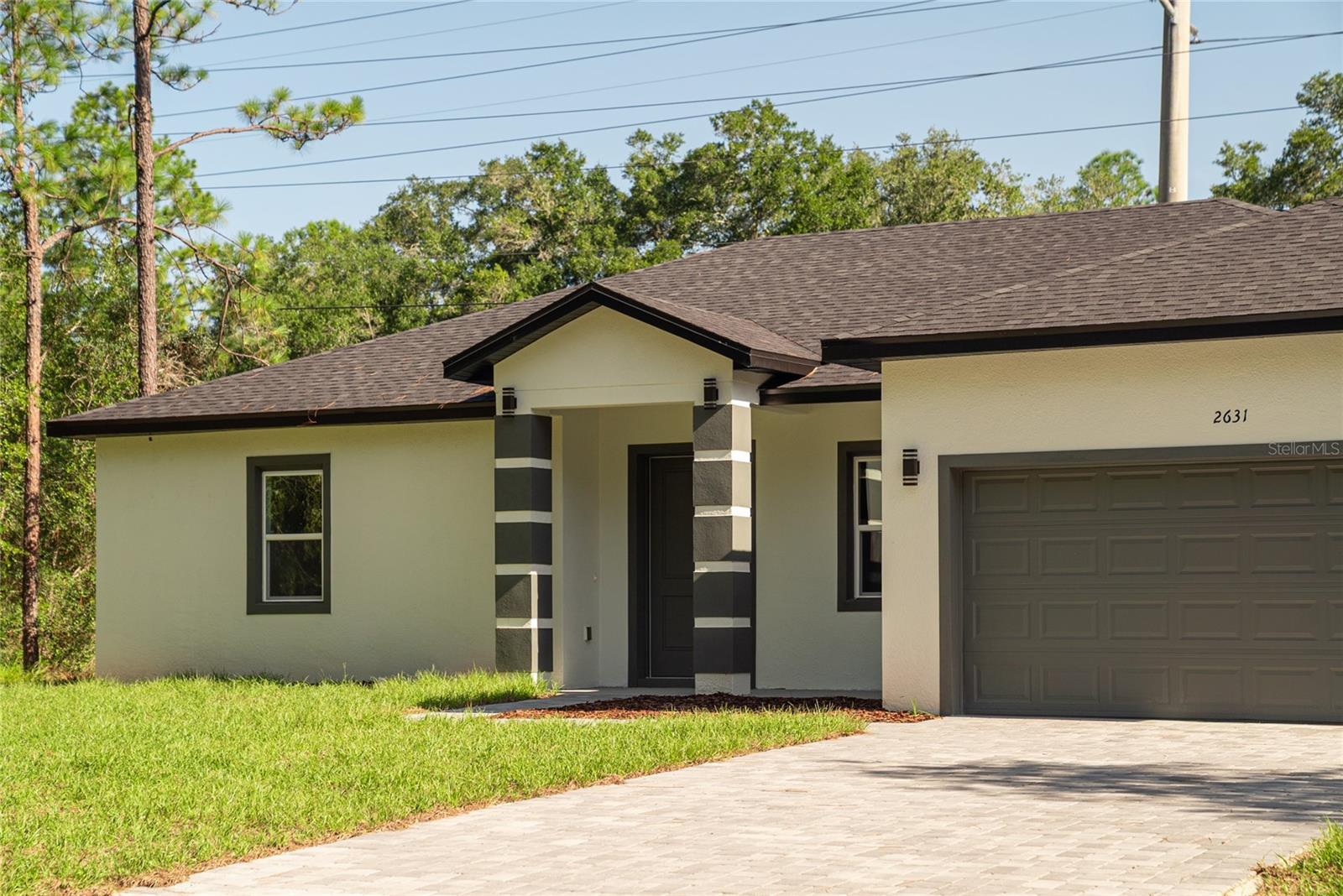 2631 W Royal Palm Dr Property Photo 3
