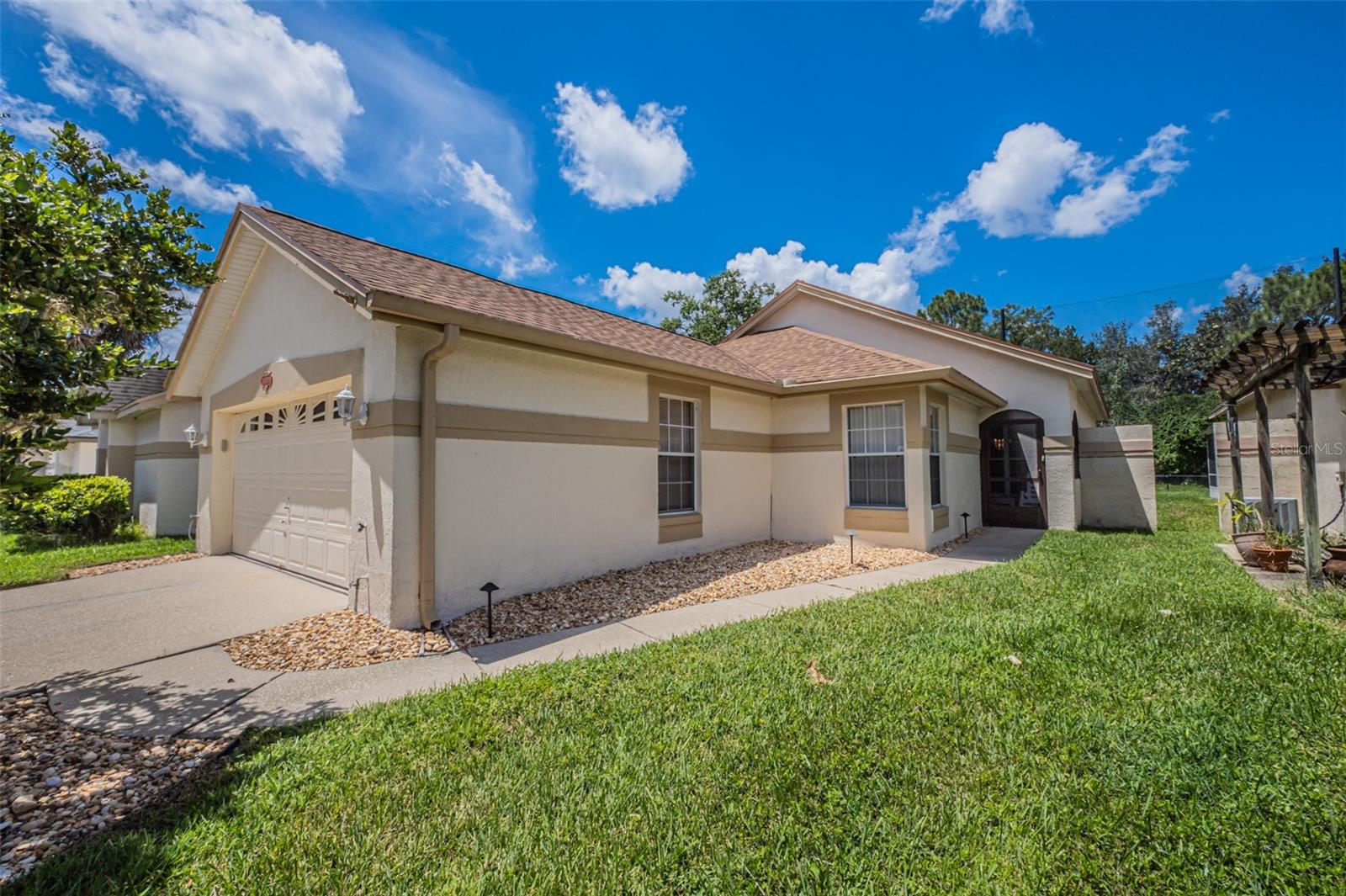 11624 Peach Grove Ln Property Photo 4