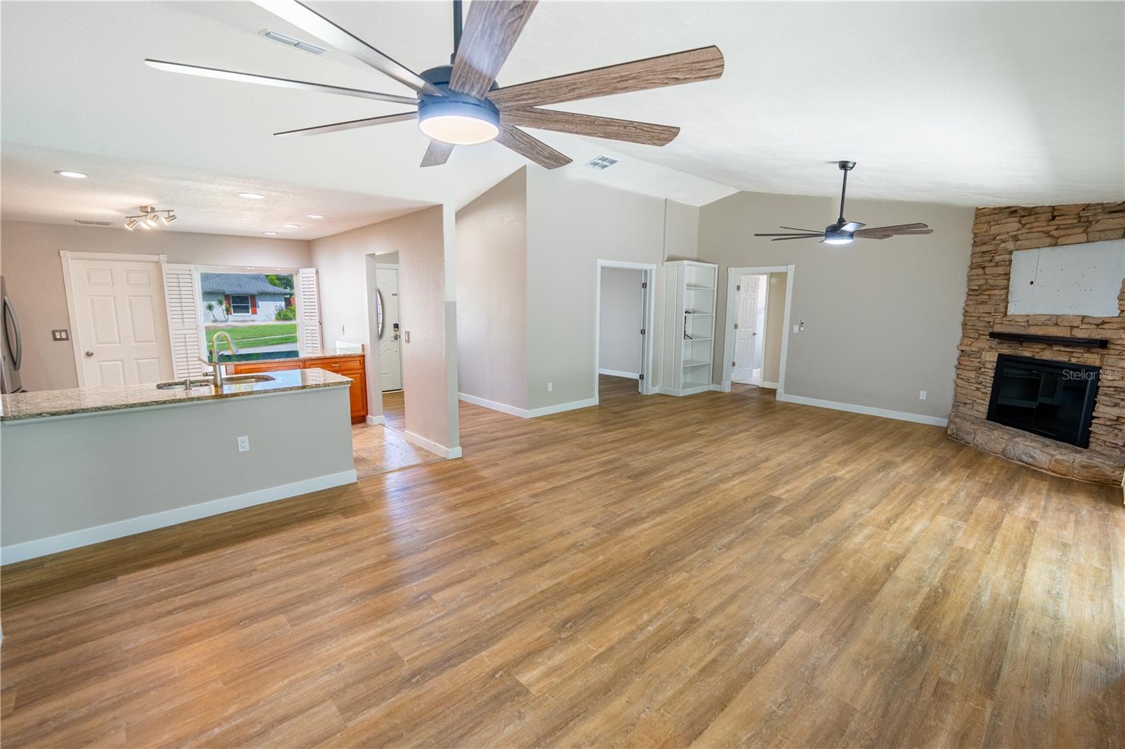 691 Shady Ct Property Photo 2