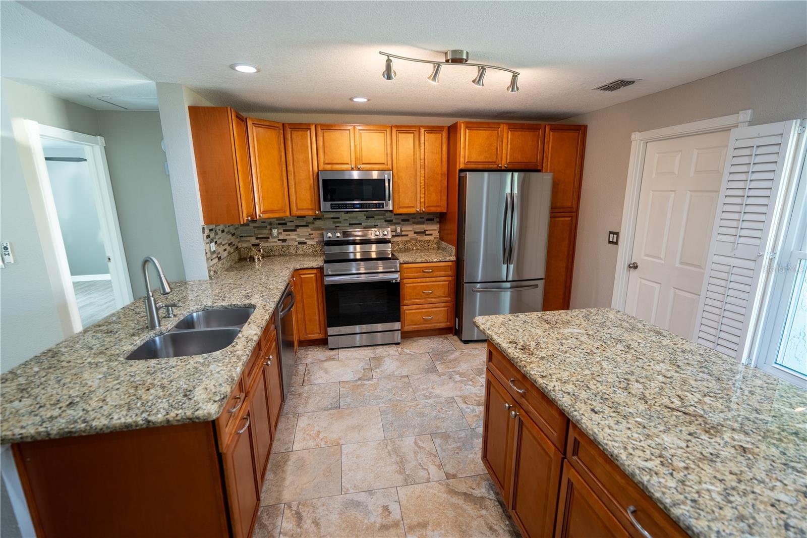 691 Shady Ct Property Photo 4