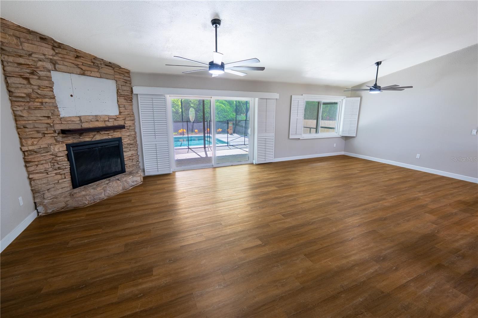 691 Shady Ct Property Photo 5
