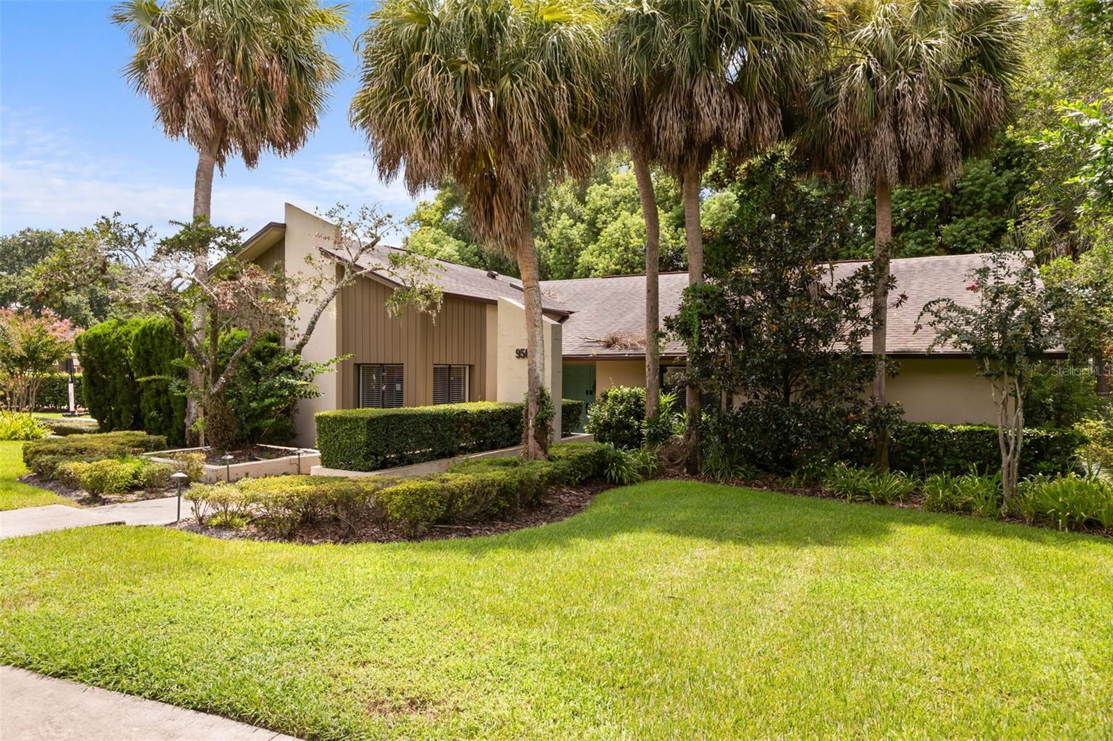956 STONEWOOD LN