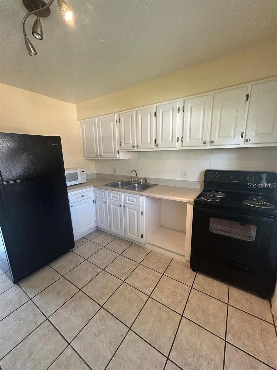 1627 W Oak Ridge Rd #d Property Photo 6