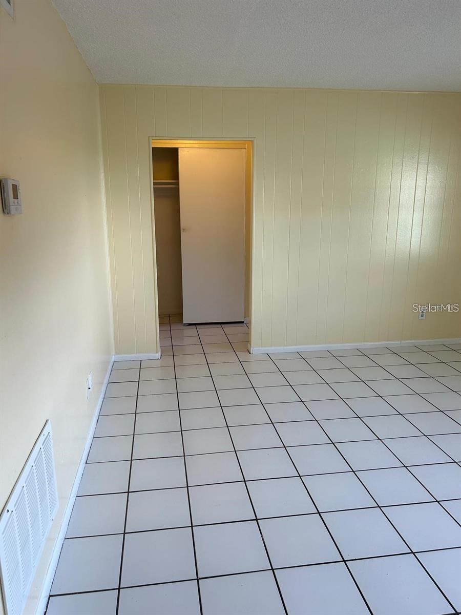 1627 W Oak Ridge Rd #d Property Photo 13
