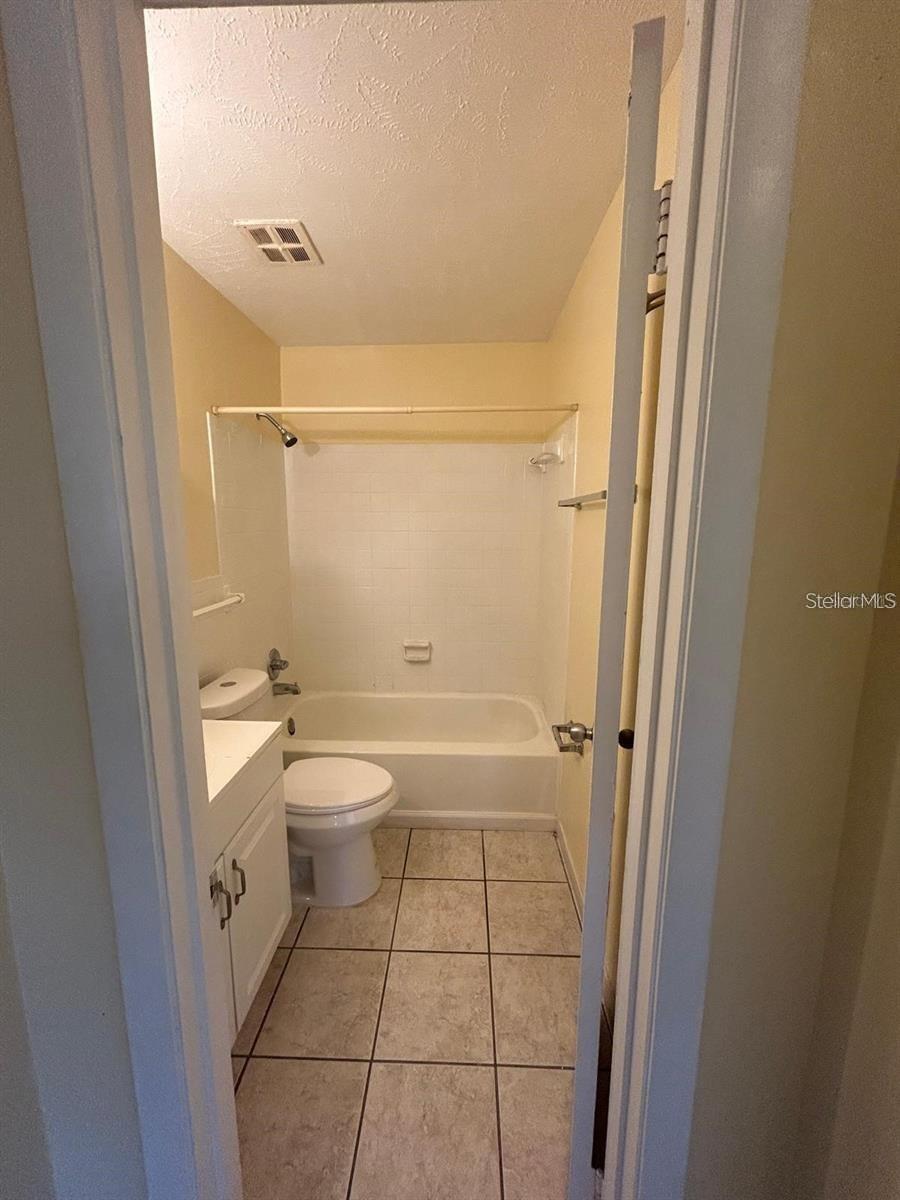 1627 W Oak Ridge Rd #d Property Photo 14