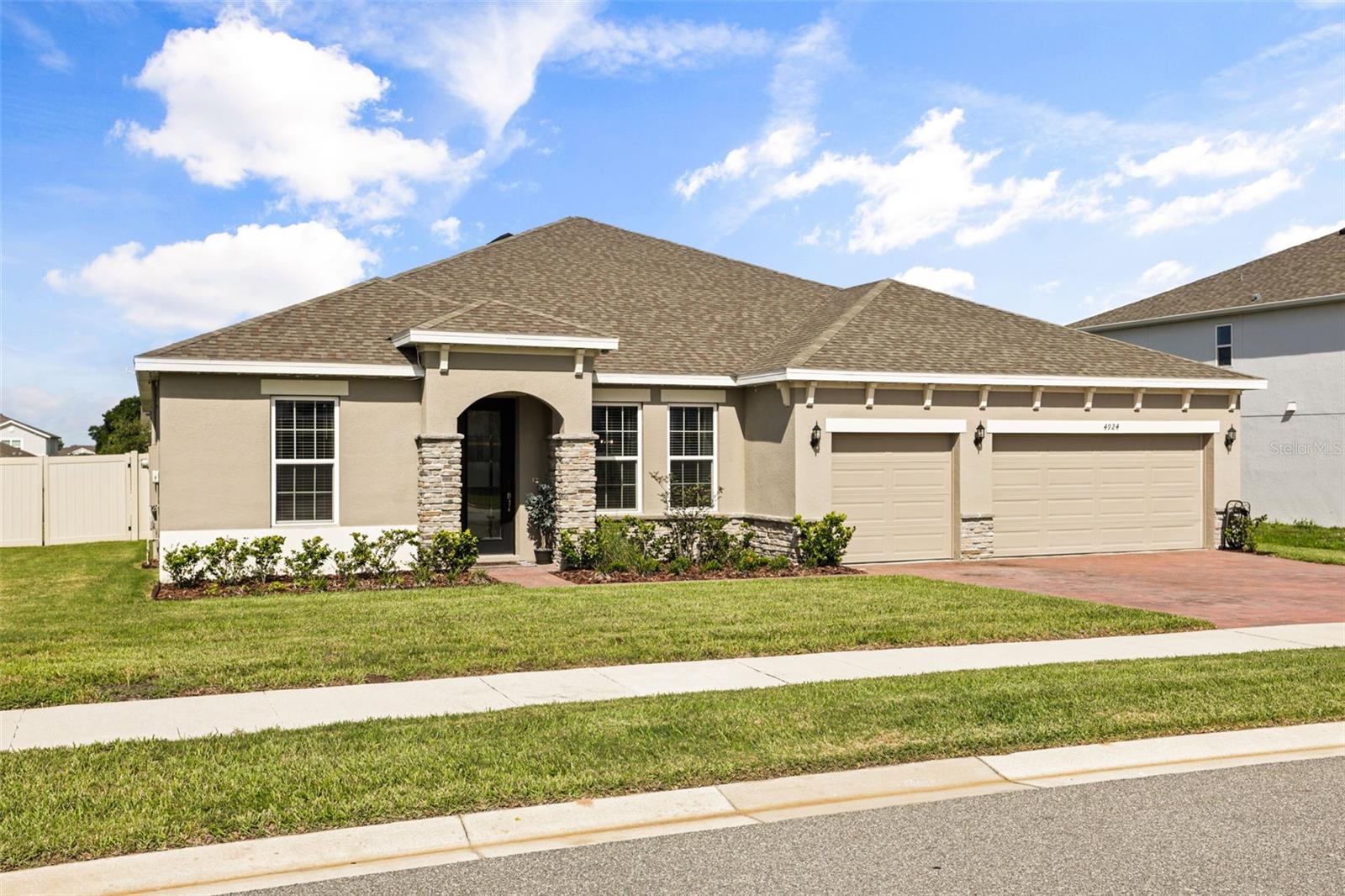 4924 Golden Zenith Way Property Photo 2