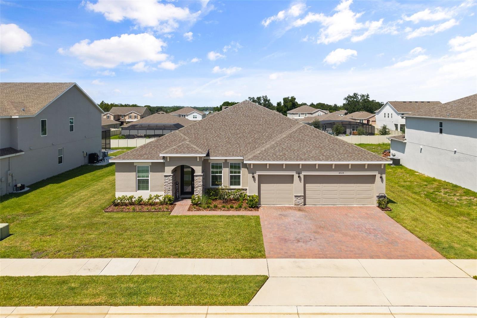 4924 Golden Zenith Way Property Photo 4