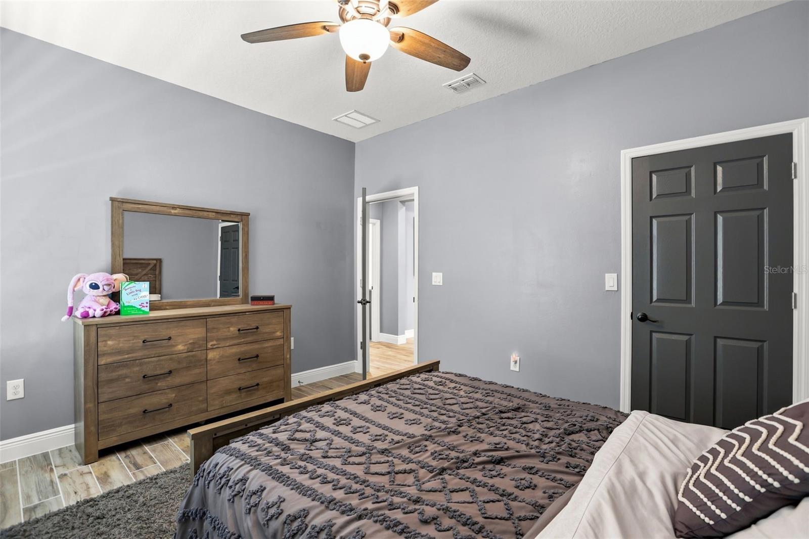 4924 Golden Zenith Way Property Photo 23