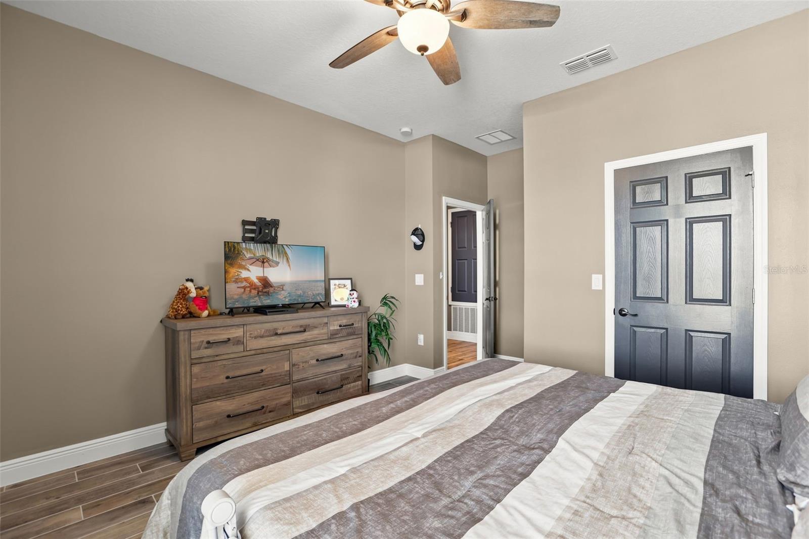 4924 Golden Zenith Way Property Photo 26