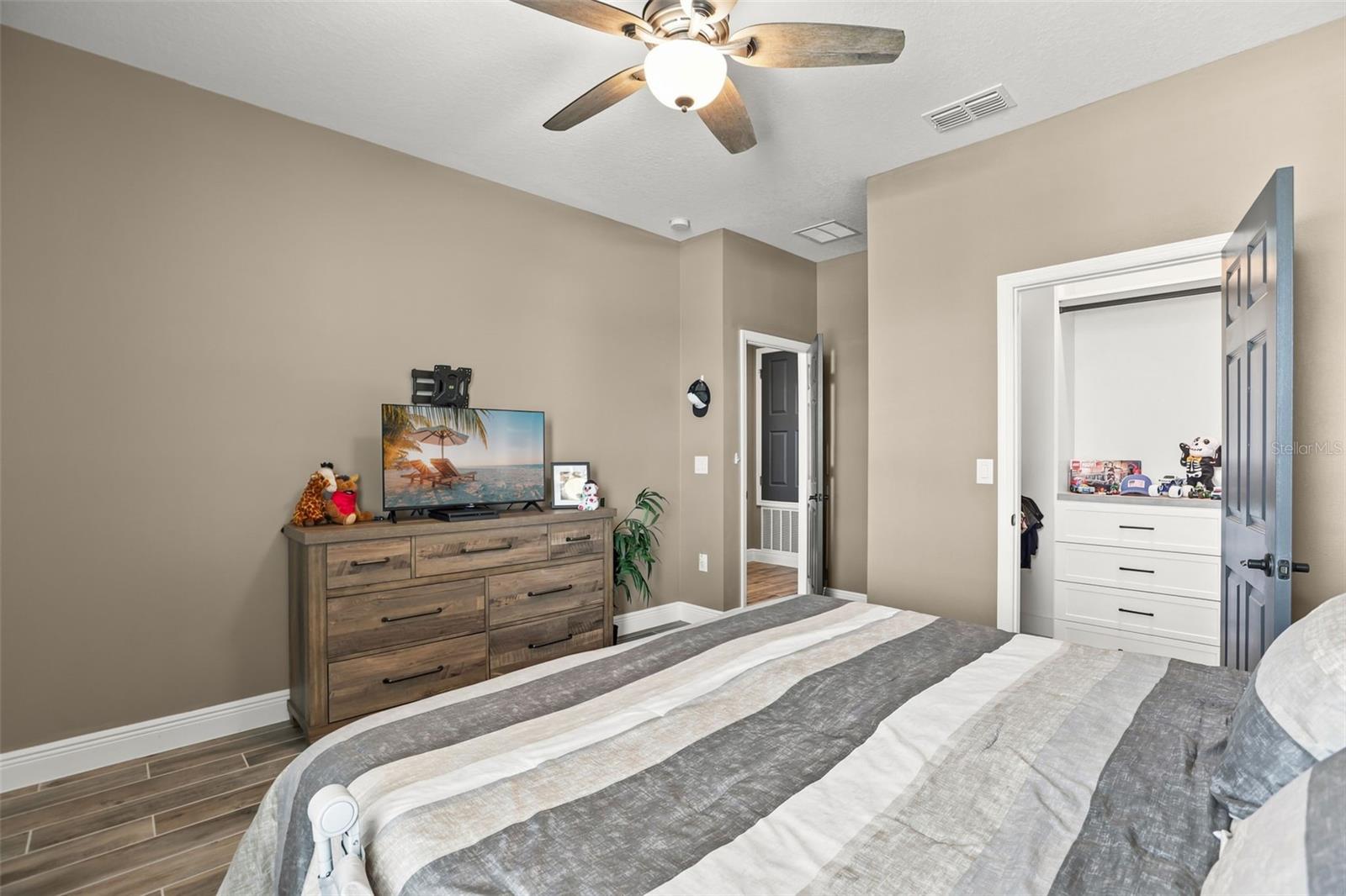 4924 Golden Zenith Way Property Photo 27