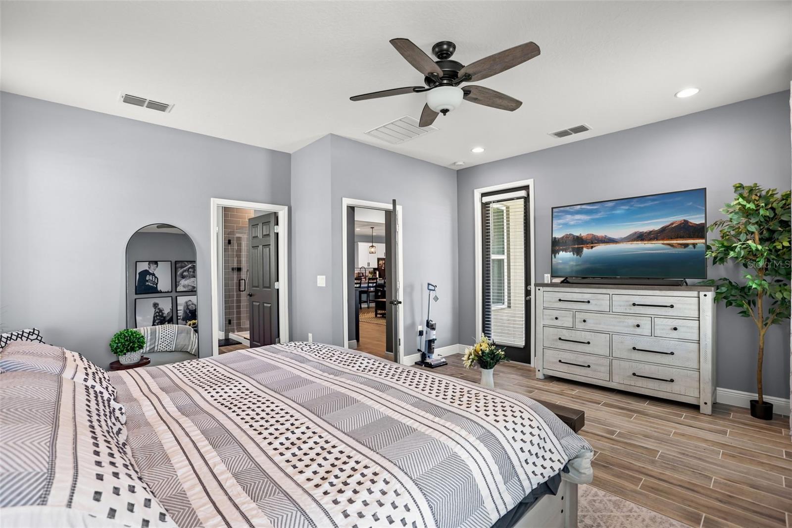 4924 Golden Zenith Way Property Photo 34