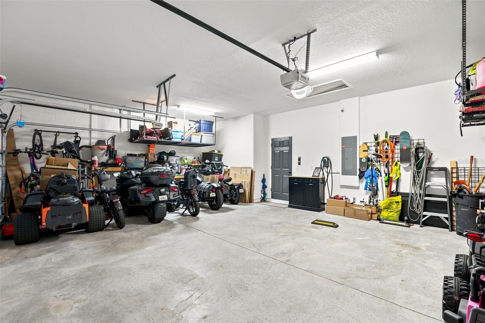 4924 Golden Zenith Way Property Photo 42