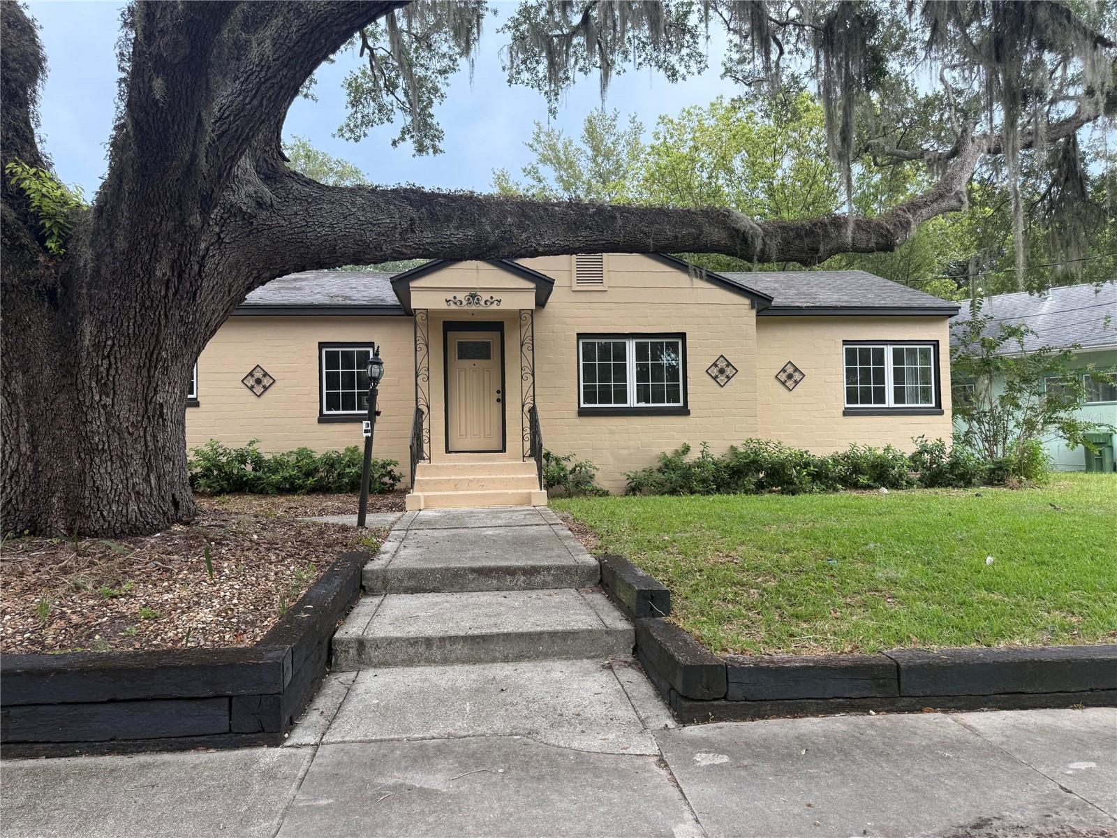 1200 SUNSHINE AVE