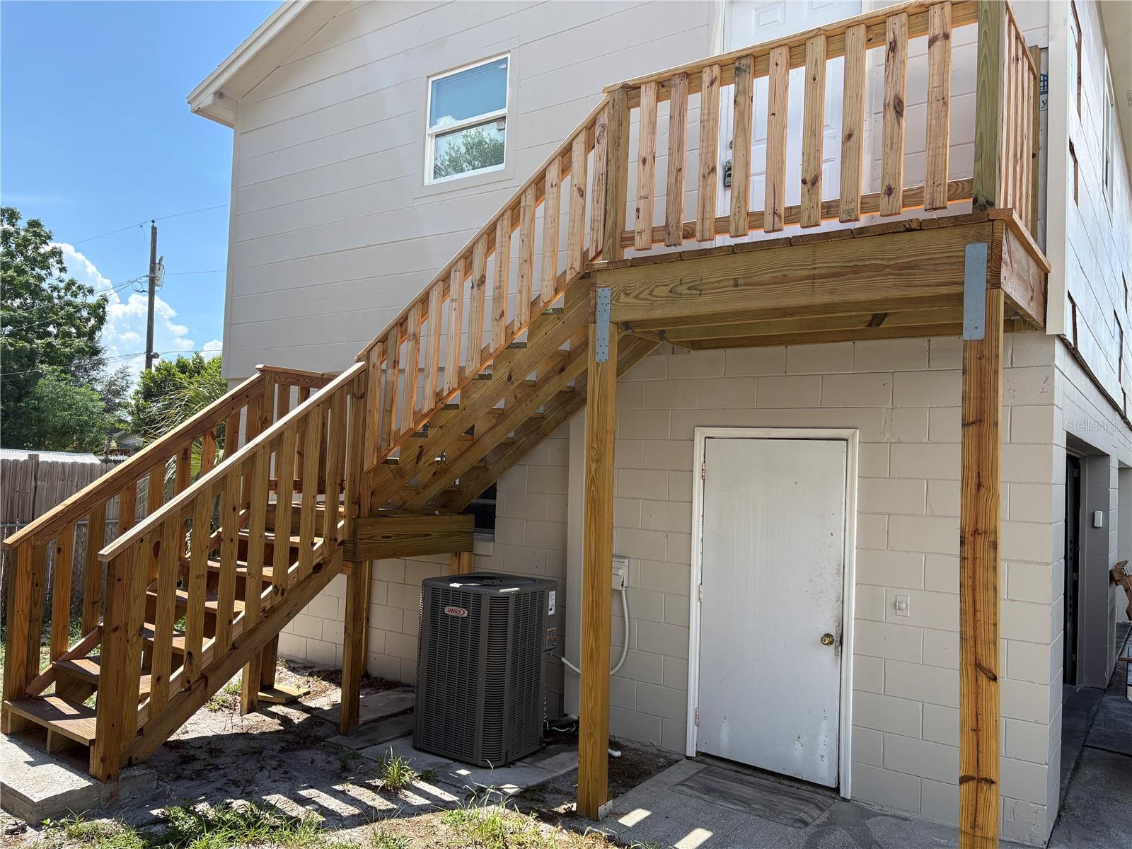 1100 Jamela Dr #b Property Photo 2