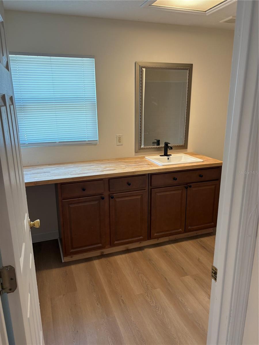 1100 Jamela Dr #b Property Photo 15