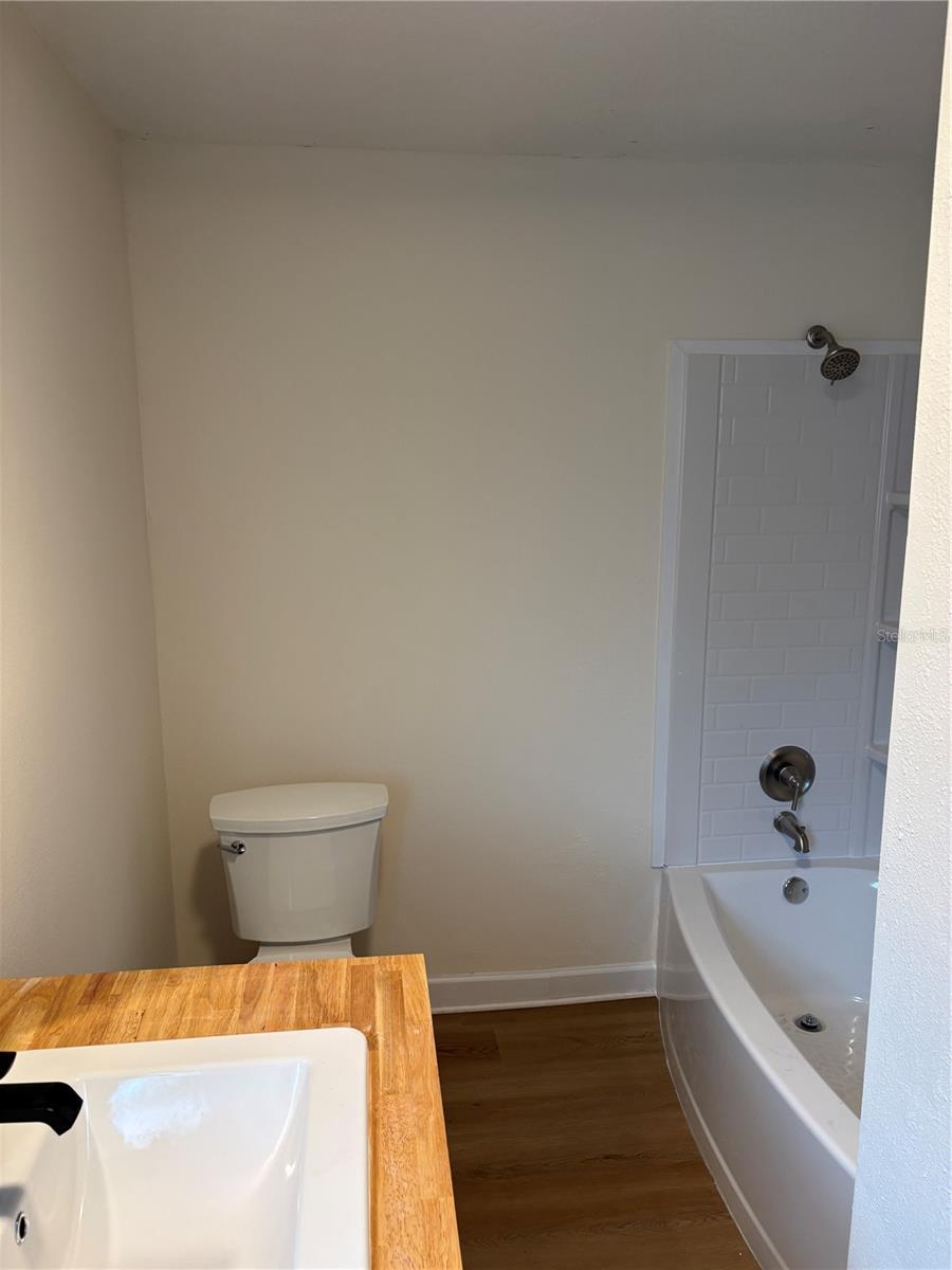 1100 Jamela Dr #b Property Photo 18