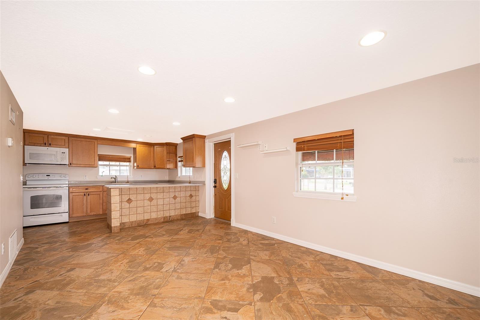 533 West Ave Property Photo 3