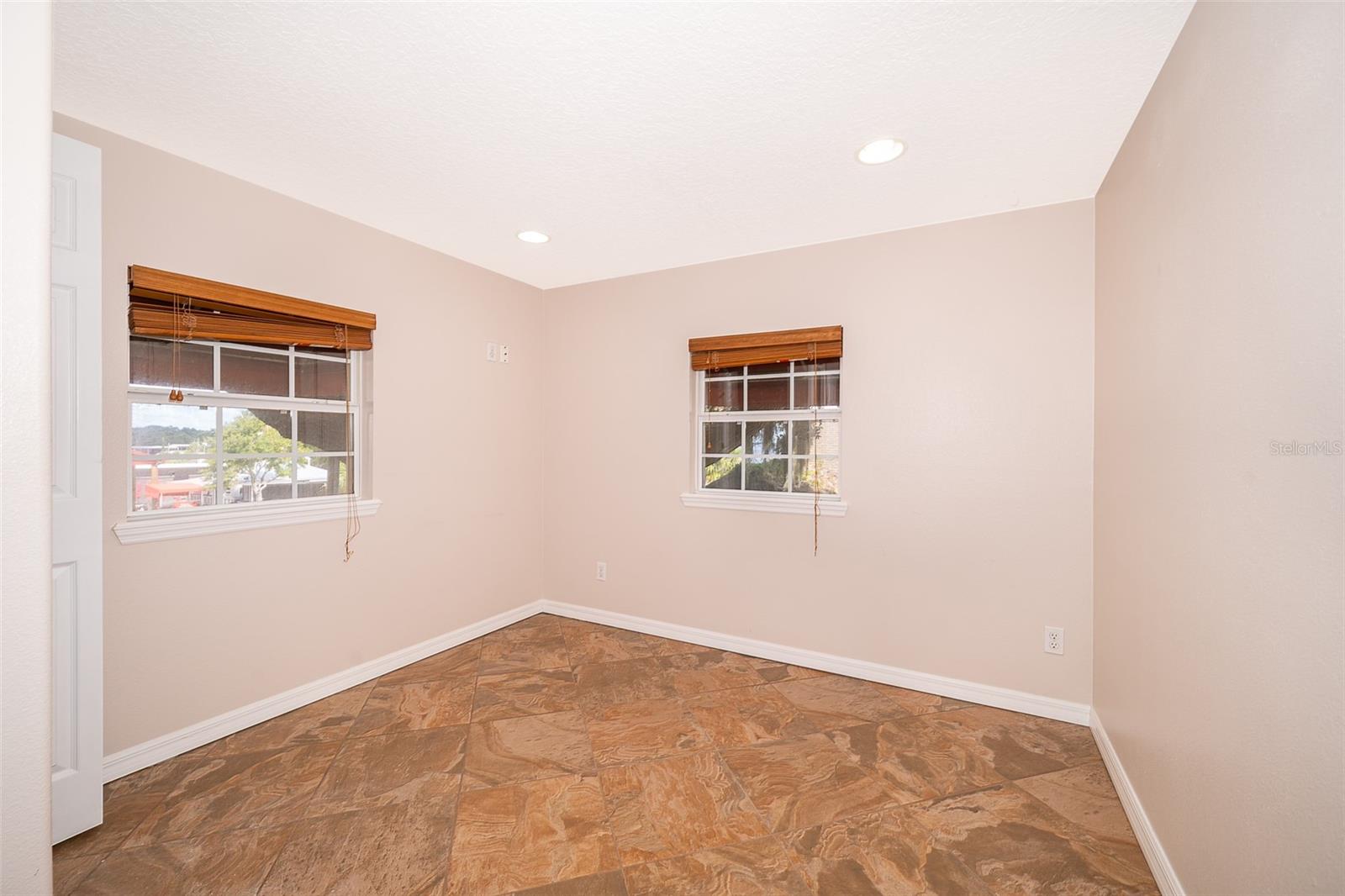 533 West Ave Property Photo 9