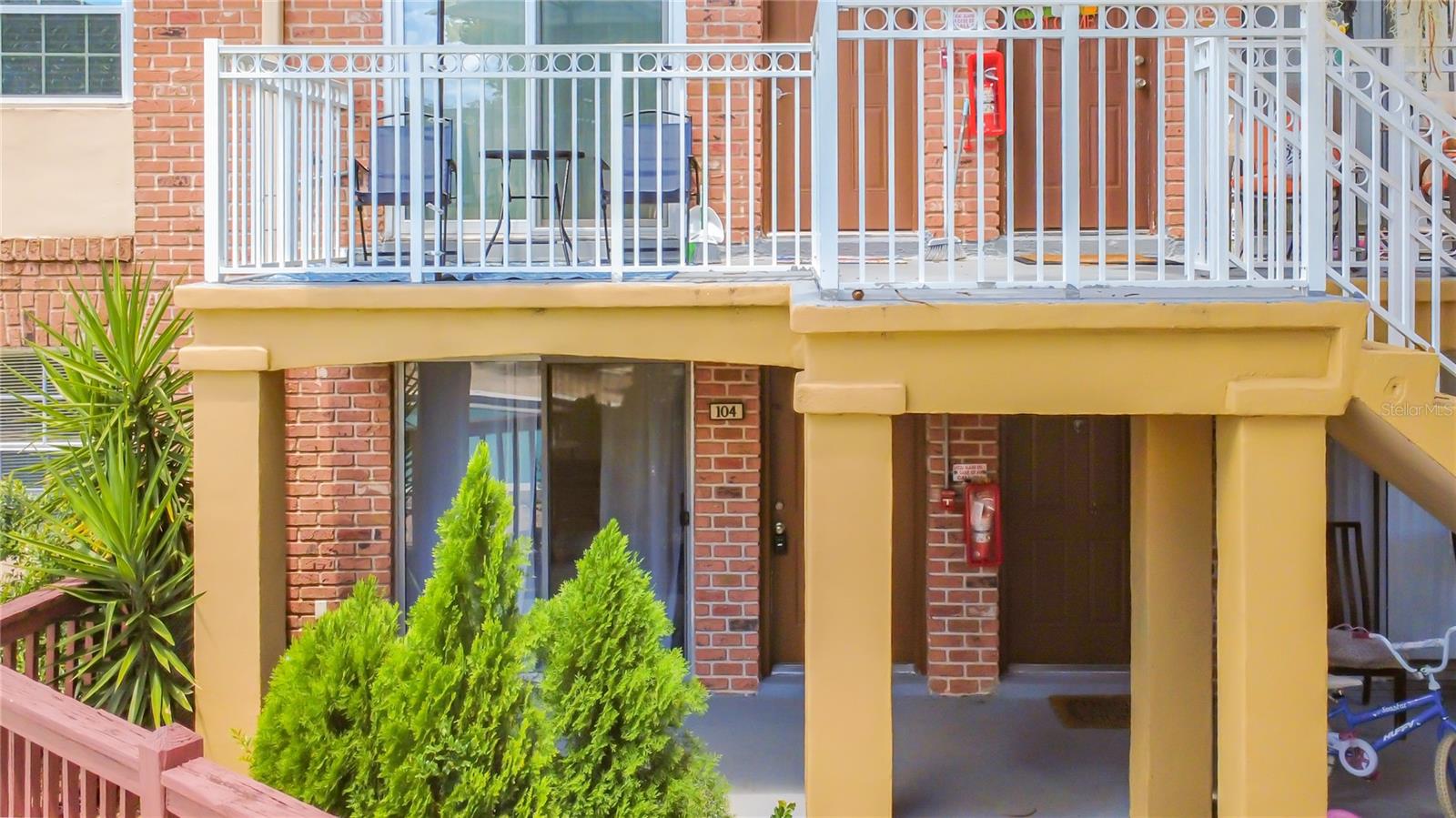 476 Banyon Tree Cir #104 Property Photo 1