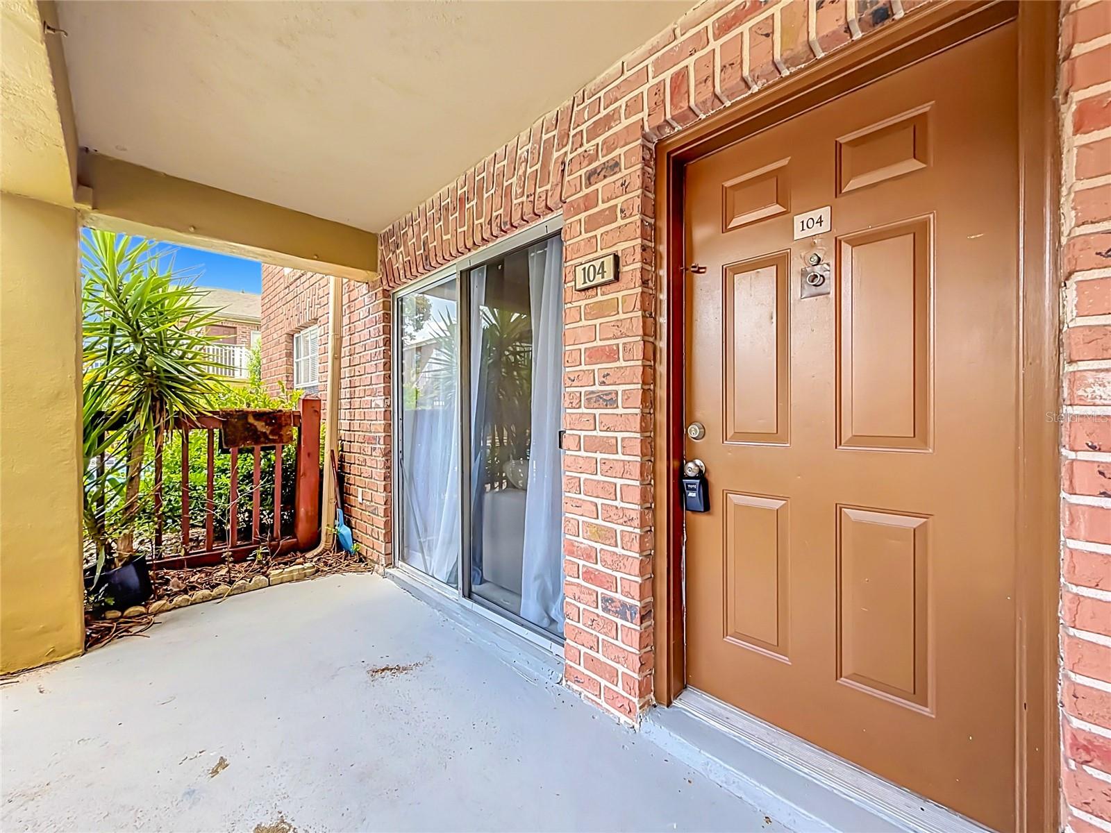476 Banyon Tree Cir #104 Property Photo 2
