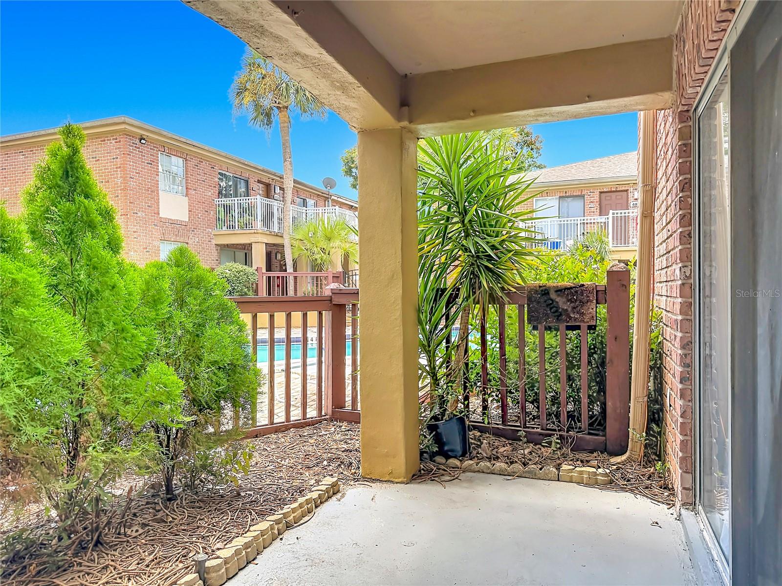 476 Banyon Tree Cir #104 Property Photo 3