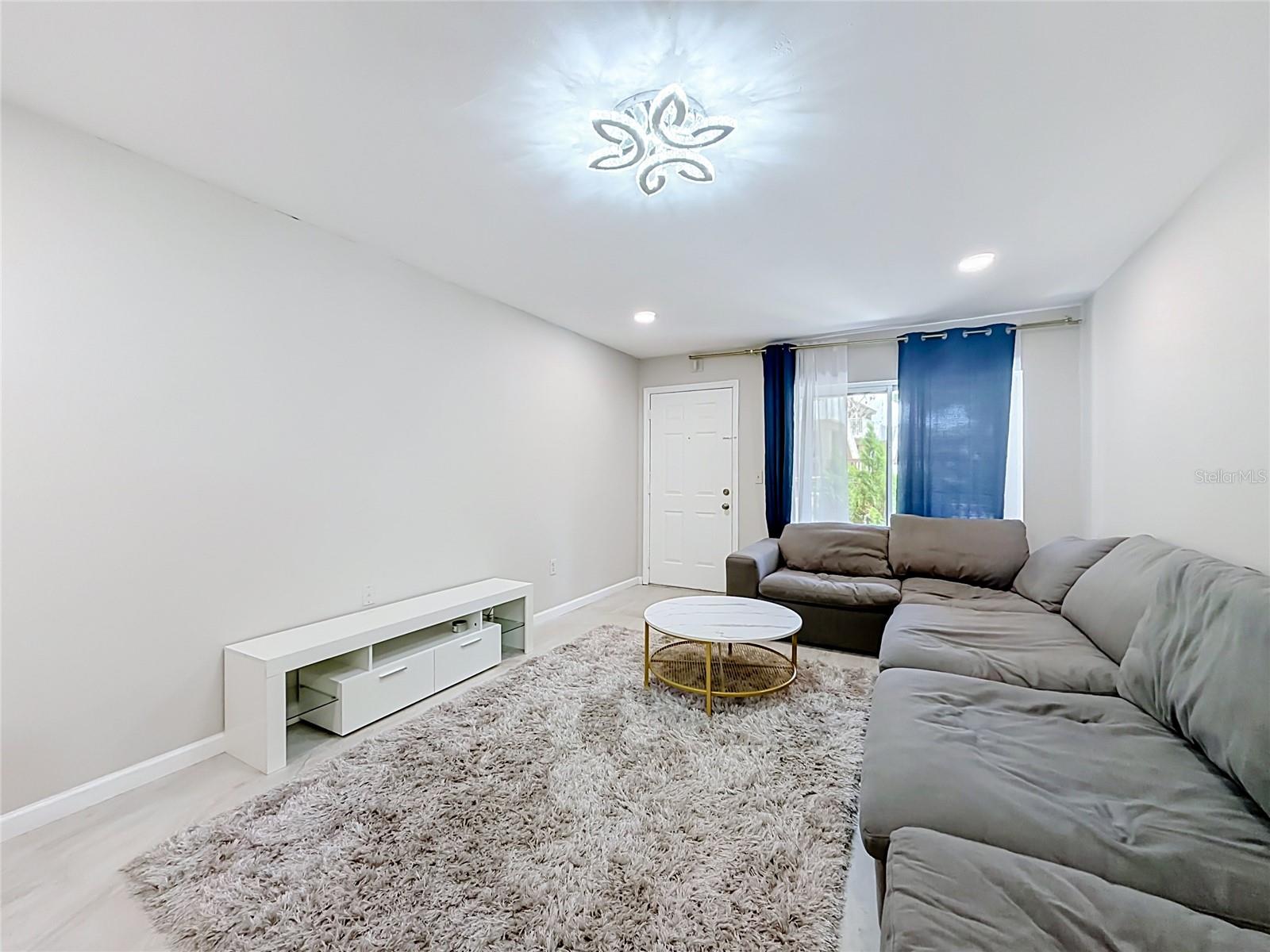 476 Banyon Tree Cir #104 Property Photo 7